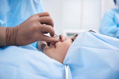 Cerrah eldivenleri ameliyat yapma