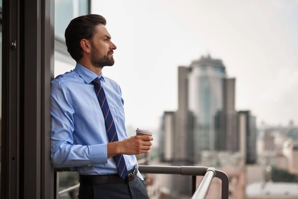 Corporate Timeout Kultur Midja Upp Sida Porträtt Affärsmannen Lutande Dörröppningen — Stockfoto