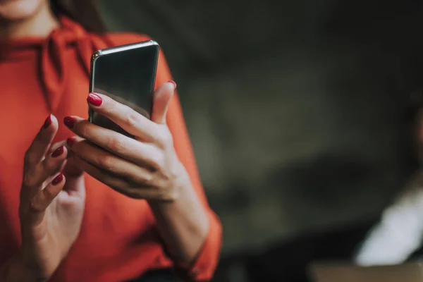 Close up business woman reading messages on phone — Stock Photo, Image