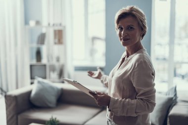 Samimi bayan dairesinde duran Pano ile gösterilen