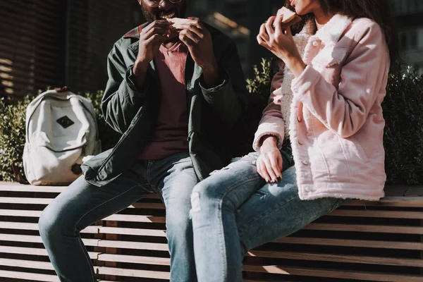 Retrato de pareja amada almorzar juntos — Foto de Stock