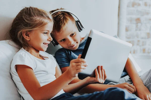 Mutlu ve gadget'lar ile vakit kız