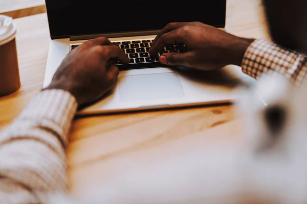 Close up of Afro-American man typing on keyboard — Stock Photo, Image