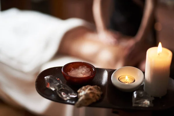 Närbild av mineral massage salt i spasalong — Stockfoto