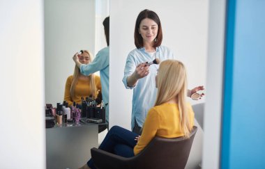 Makyaj sanatçısı istemci visage Studio ile çalışma