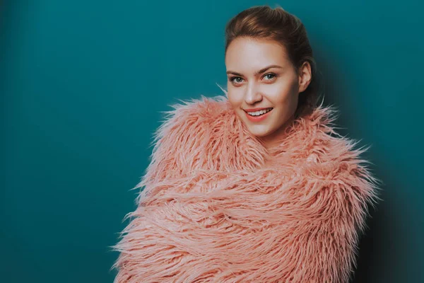 Attractive young woman is covered with fur cape — Stock Photo, Image