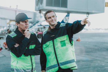 İşyerinde konuşmayı iki mekaniği