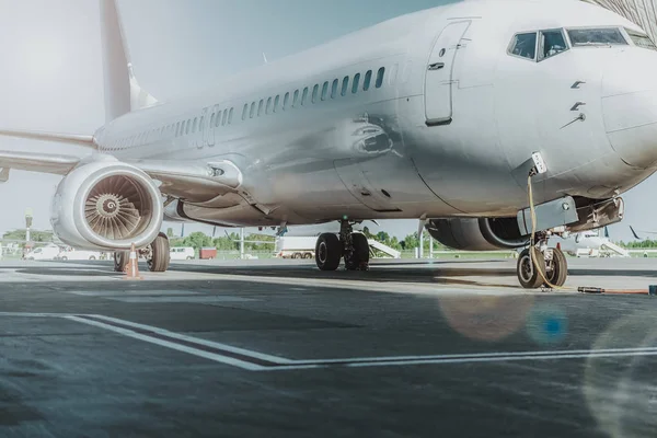 Avión está siendo preparado para la salida — Foto de Stock