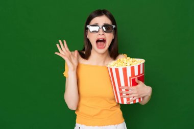 3D gözlük ve pop Mısır Genç kız çığlık