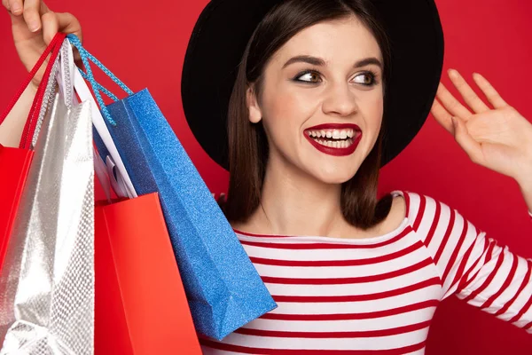 De cerca feliz dama con muchos paquetes de compras — Foto de Stock