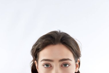 Genç güzel esmer kadın Üst yüzü