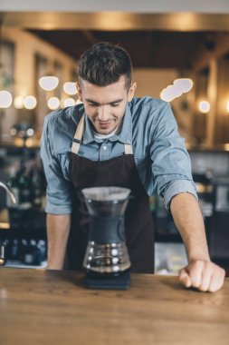 Damla sürahi kahve kokulu huzurlu barista