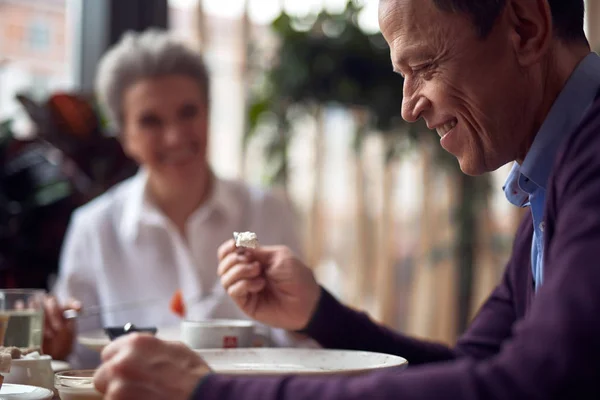 Smiling man having dinner in cafe with woman — Stock Photo, Image