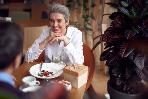 Happy elegant lady enjoying meeting in cafe — Stock Photo, Image