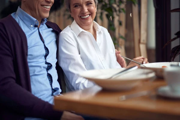 Happy elegant aged couple sitting in cafe — Stock Photo, Image