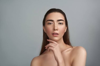 Kalça lazer epilasyon prosedürü olan bayan