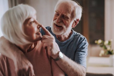 Yakın yukarı mutlu Elder çift sahip olan eğlence birlikte