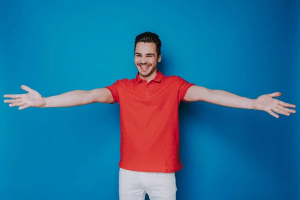 Half length of smiling man posing for camera in studio — Stock Photo, Image