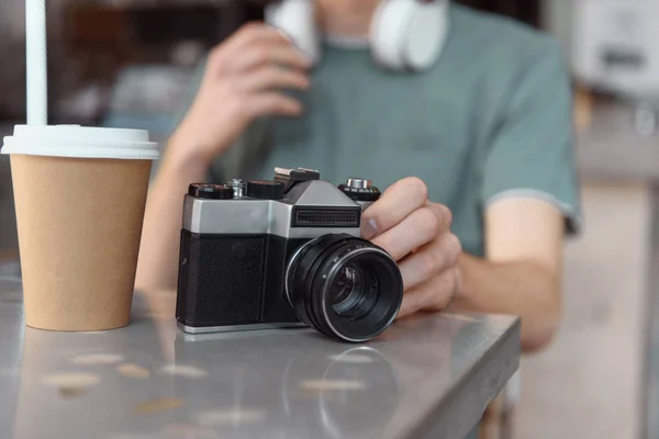 Male with retro camera and hot drink indoors — Stock Photo, Image
