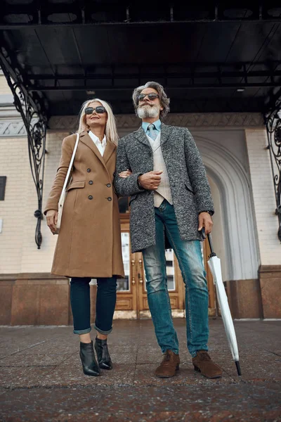 Reifes Paar bereit für spazierendes Archivfoto — Stockfoto