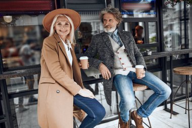 Sokak kafe stok fotoğraf Gladsome çift
