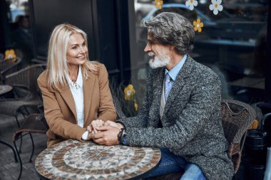Kafe terasında romantik tarih stok fotoğraf