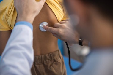 Çocuk doktor stok fotoğraf tarafından istişare ediliyor