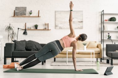 Ev stok fotoğraf kadın pratik yan tahta