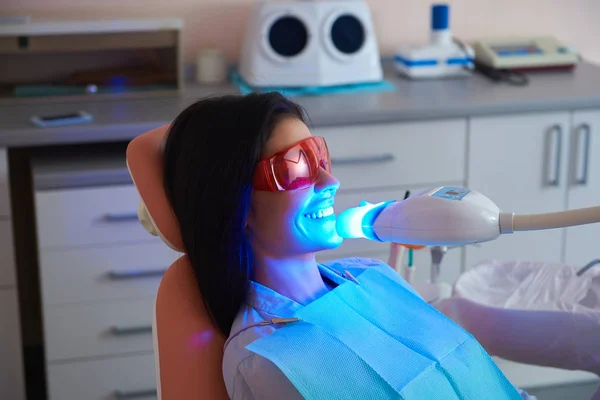 Happy lady wearing protective glasses in dentistry — Stock Photo, Image