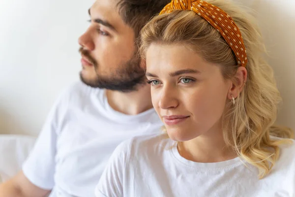 Lief paar is op zoek weg thuis — Stockfoto