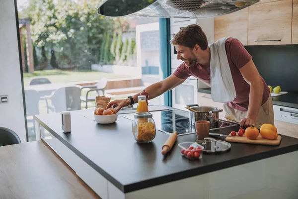 Cheerful cook involved in process of preparing food — Stock Photo, Image