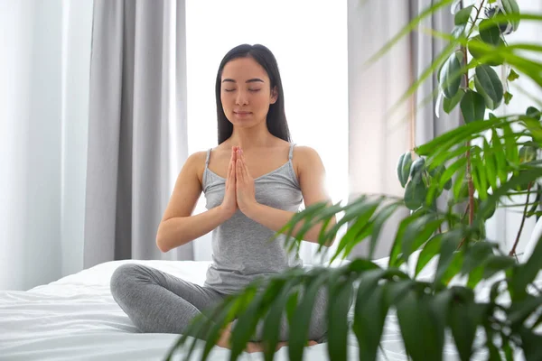 Smiling woman feeling grateful after meditation at home — Stock fotografie