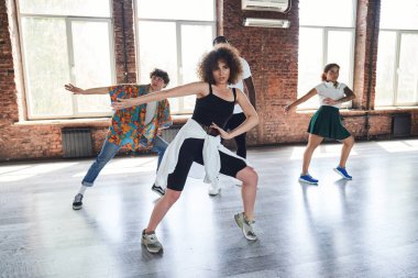 Kentsel stüdyoda modern bale eğitimi