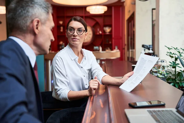 Retrato do conselheiro e seu assistente — Fotografia de Stock