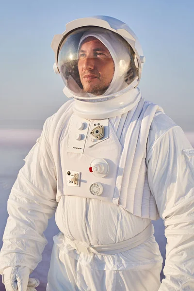 Портрет мужчины-исследователя космоса — стоковое фото