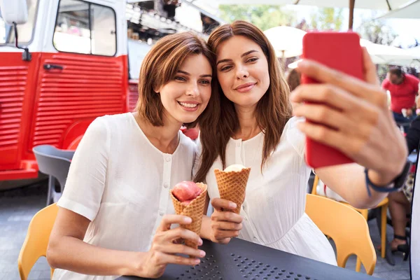 Girls making selfie with ice cream — Stock Photo, Image