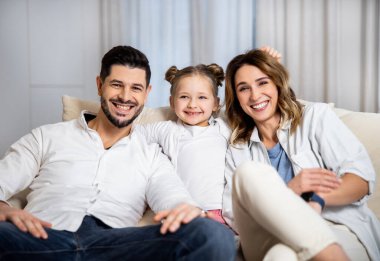 Ebeveynlerin ve kızlarının portresi.