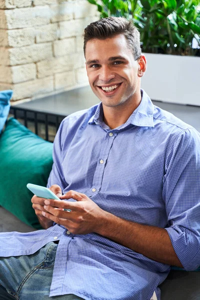 Male typing in mobile while working — Stock Photo, Image