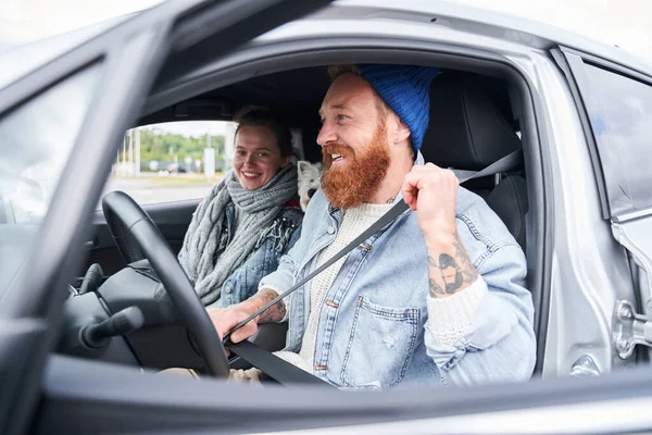 Paar verbringt Wochenende zusammen — Stockfoto