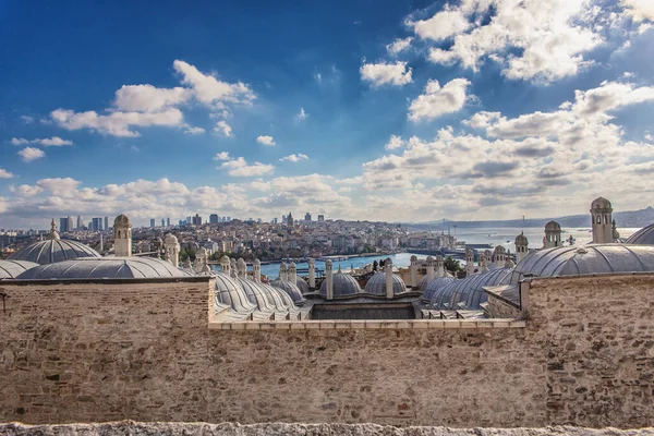 Vista panorâmica de Istambul, Turquia. Istambul através do Complexo Suleymaniye — Fotografia de Stock