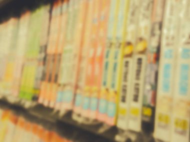 Bulanıklık veya arka plan bulanıklık kitap ve kitap mağazaları içinde bookshelf