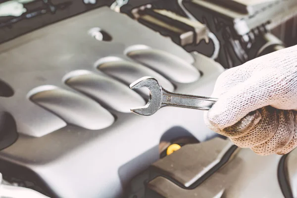Hand Holding Wrench Blur Car Engine Background — Stock Photo, Image