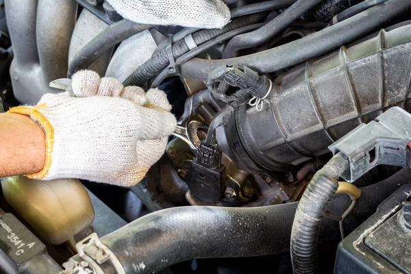 Llave Mecánica Mano Fijación Del Motor Del Coche — Foto de Stock