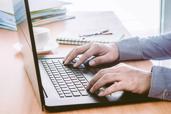 Businessman Using Laptop Coffee — Stock Photo, Image