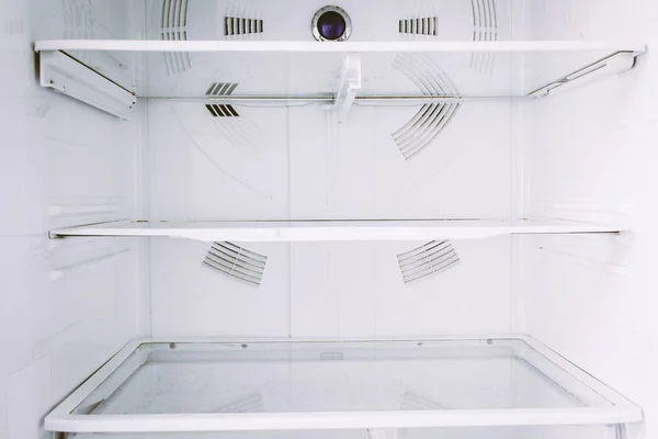 Boş Bir Buzdolabı Açın — Stok fotoğraf