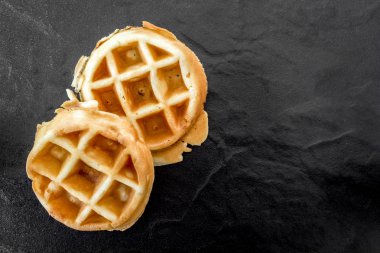 Siyah arka plan üzerine krep