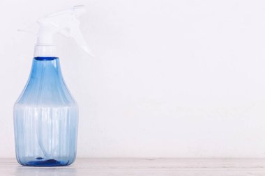 Sprey şişe ahşap tablo