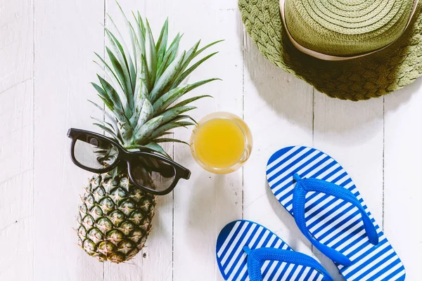 Ananas Zonnebril Zomervakantie — Stockfoto