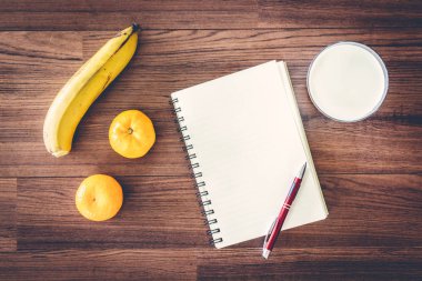 Meyve diyet ve süt - sağlıklı beslenme kavramı