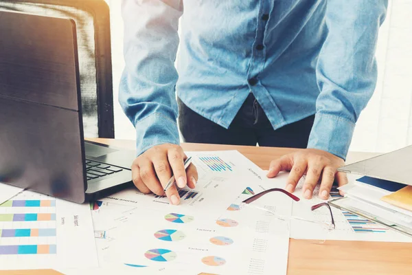 Businessman Working Holding Business Graph Information — Stock Photo, Image